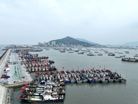 A large number of fishing boats berth in the harbor to take shelter from Typhoon Kong-Rey at the Liandao Central fishing port in Lianyungang...