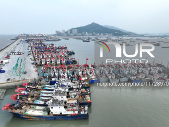 A large number of fishing boats berth in the harbor to take shelter from Typhoon Kong-Rey at the Liandao Central fishing port in Lianyungang...