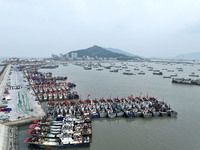 A large number of fishing boats berth in the harbor to take shelter from Typhoon Kong-Rey at the Liandao Central fishing port in Lianyungang...