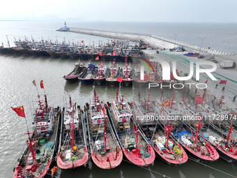 A large number of fishing boats berth in the harbor to take shelter from Typhoon Kong-Rey at the Liandao Central fishing port in Lianyungang...