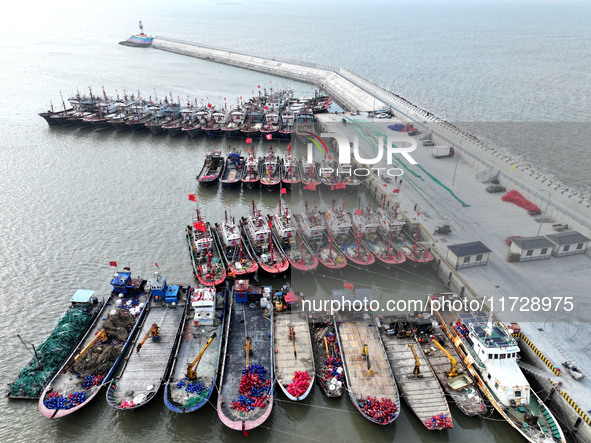 A large number of fishing boats berth in the harbor to take shelter from Typhoon Kong-Rey at the Liandao Central fishing port in Lianyungang...