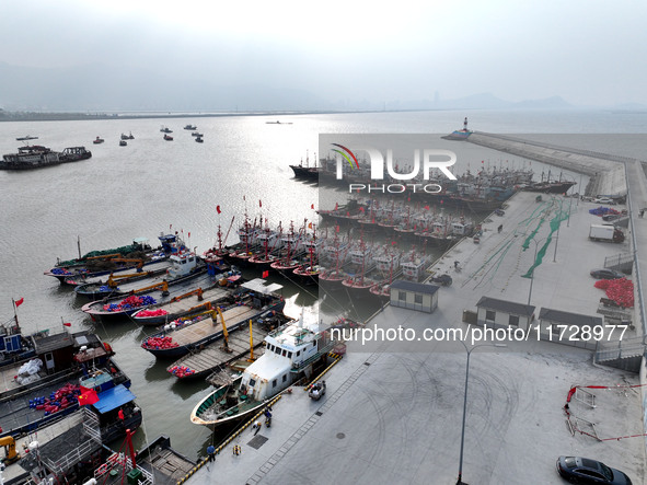 A large number of fishing boats berth in the harbor to take shelter from Typhoon Kong-Rey at the Liandao Central fishing port in Lianyungang...