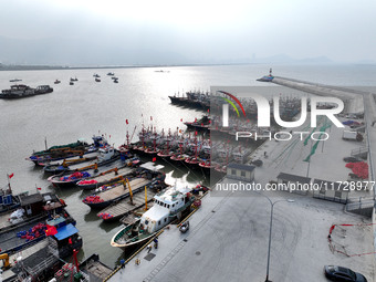 A large number of fishing boats berth in the harbor to take shelter from Typhoon Kong-Rey at the Liandao Central fishing port in Lianyungang...