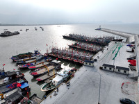 A large number of fishing boats berth in the harbor to take shelter from Typhoon Kong-Rey at the Liandao Central fishing port in Lianyungang...