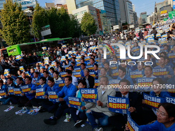 Democratic Party leader Lee Jae-myung (center), along with opposition lawmakers and tens of thousands of party members, holds a rally speech...