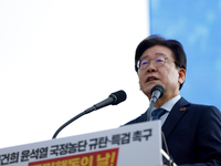 Lee Jae-myung, the leader of the Democratic Party, delivers a speech condemning President Yoon Suk-yeol and calls for a special investigatio...