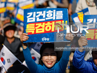 Tens of thousands of Democratic Party members, citizens, and lawmakers attend the protest in front of Seoul Station, calling for a special i...