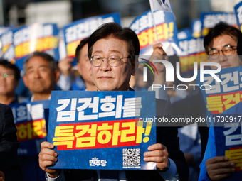 Democratic Party leader Lee Jae-myung (center), along with opposition lawmakers and tens of thousands of party members, holds a rally speech...