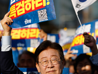 Democratic Party leader Lee Jae-myung (center), along with opposition lawmakers and tens of thousands of party members, holds a rally speech...