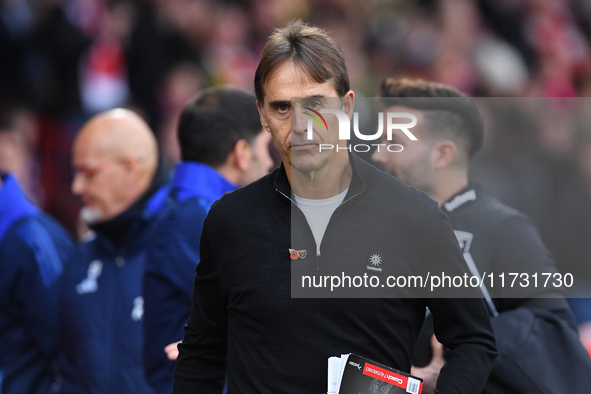 Julen Lopetegui manages West Ham United during the Premier League match between Nottingham Forest and West Ham United at the City Ground in...