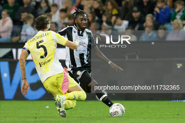 Jordan Zemura of Udinese is hindered by Manuel Locatelli of Juventus during the Italian Serie A Enilive soccer championship match between Ud...