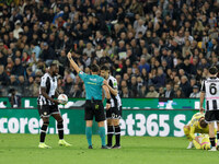 The referee shows a yellow card to Udinese's Keinan Davis during the Italian Serie A Enilive soccer championship football match between Udin...