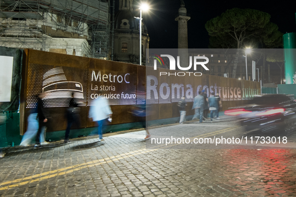 Alert in Rome: Metro C funding is at risk due to budget cuts. The 425 million euro cuts planned by the budget threaten the completion of Rom...