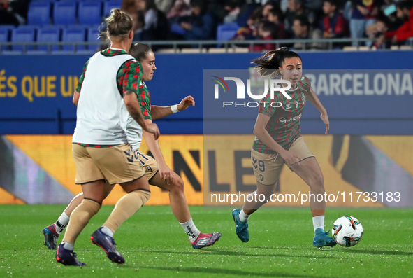 Esperanza Pizarro plays during the match between FC Barcelona Women and SD Eibar Women, corresponding to week 8 of the Liga F, at the Johan...