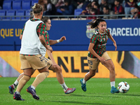 Esperanza Pizarro plays during the match between FC Barcelona Women and SD Eibar Women, corresponding to week 8 of the Liga F, at the Johan...