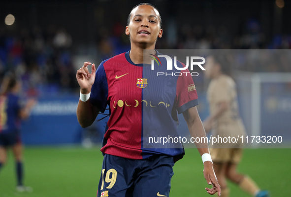 Vicky Lopez plays during the match between FC Barcelona Women and SD Eibar Women, corresponding to week 8 of the Liga F, at the Johan Cruyff...