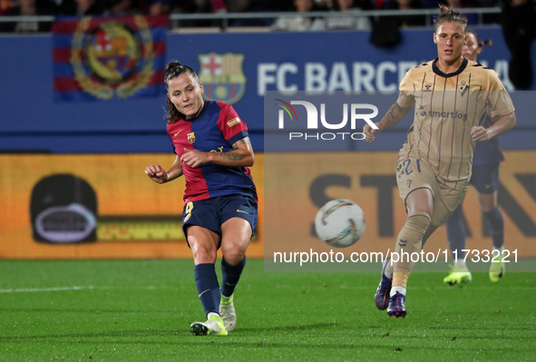 Claudia Pina plays during the match between FC Barcelona Women and SD Eibar Women, corresponding to week 8 of the Liga F, at the Johan Cruyf...