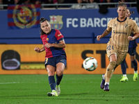 Claudia Pina plays during the match between FC Barcelona Women and SD Eibar Women, corresponding to week 8 of the Liga F, at the Johan Cruyf...