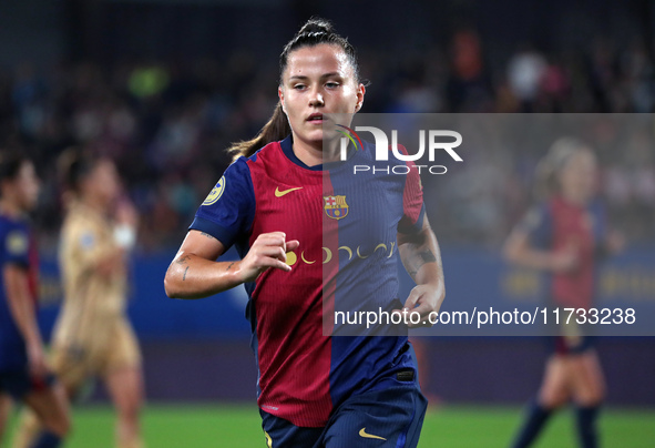 Claudia Pina plays during the match between FC Barcelona Women and SD Eibar Women, corresponding to week 8 of the Liga F, at the Johan Cruyf...