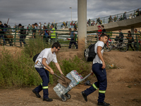 Thousands of volunteers participate in cleaning the areas affected by the floods of October 29 in Valencia. Towns such as Massanassa, Alfafa...