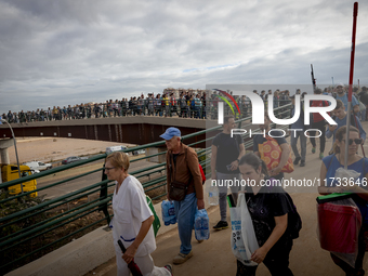 Thousands of volunteers participate in cleaning the areas affected by the floods of October 29 in Valencia. Towns such as Massanassa, Alfafa...