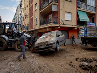 Thousands of volunteers participate in cleaning the areas affected by the floods of October 29 in Valencia. Towns such as Massanassa, Alfafa...