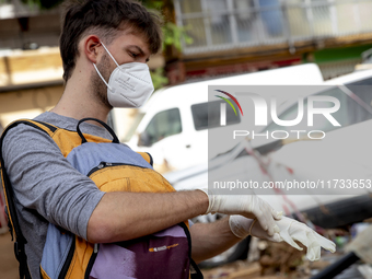 Thousands of volunteers participate in cleaning the areas affected by the floods of October 29 in Valencia. Towns such as Massanassa, Alfafa...