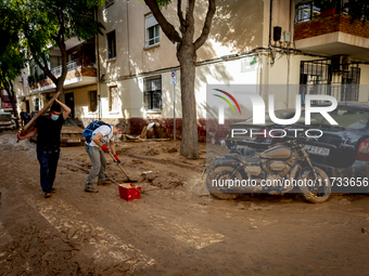 Thousands of volunteers participate in cleaning the areas affected by the floods of October 29 in Valencia. Towns such as Massanassa, Alfafa...