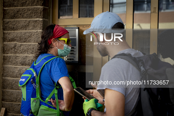 Thousands of volunteers participate in cleaning the areas affected by the floods of October 29 in Valencia. Towns such as Massanassa, Alfafa...