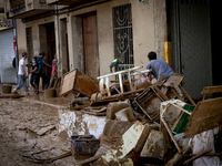 Thousands of volunteers participate in cleaning the areas affected by the floods of October 29 in Valencia. Towns such as Massanassa, Alfafa...