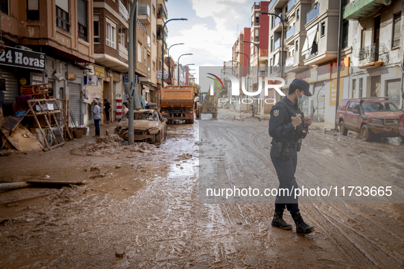 Thousands of volunteers participate in cleaning the areas affected by the floods of October 29 in Valencia. Towns such as Massanassa, Alfafa...