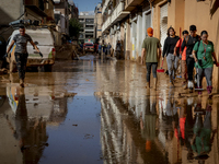 Thousands of volunteers participate in cleaning the areas affected by the floods of October 29 in Valencia. Towns such as Massanassa, Alfafa...