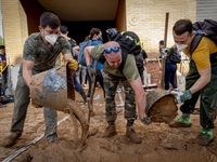 Thousands of volunteers participate in cleaning the areas affected by the floods of October 29 in Valencia. Towns such as Massanassa, Alfafa...