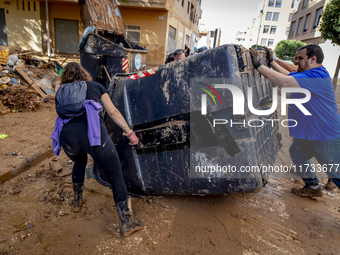 Thousands of volunteers participate in cleaning the areas affected by the floods of October 29 in Valencia. Towns such as Massanassa, Alfafa...