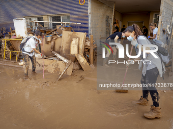 Thousands of volunteers participate in cleaning the areas affected by the floods of October 29 in Valencia. Towns such as Massanassa, Alfafa...