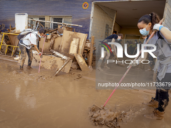 Thousands of volunteers participate in cleaning the areas affected by the floods of October 29 in Valencia. Towns such as Massanassa, Alfafa...