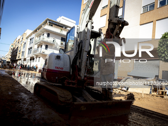 Thousands of volunteers participate in cleaning the areas affected by the floods of October 29 in Valencia. Towns such as Massanassa, Alfafa...