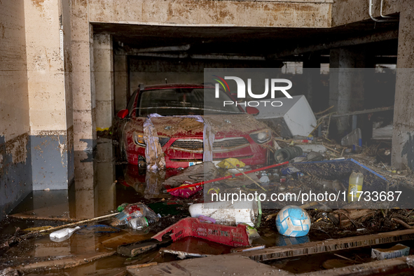 Thousands of volunteers participate in cleaning the areas affected by the floods of October 29 in Valencia. Towns such as Massanassa, Alfafa...