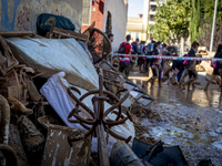 Thousands of volunteers participate in cleaning the areas affected by the floods of October 29 in Valencia. Towns such as Massanassa, Alfafa...