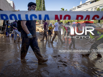 Thousands of volunteers participate in cleaning the areas affected by the floods of October 29 in Valencia. Towns such as Massanassa, Alfafa...