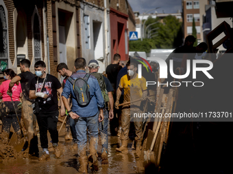 Thousands of volunteers participate in cleaning the areas affected by the floods of October 29 in Valencia. Towns such as Massanassa, Alfafa...