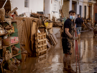 Thousands of volunteers participate in cleaning the areas affected by the floods of October 29 in Valencia. Towns such as Massanassa, Alfafa...