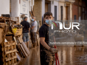 Thousands of volunteers participate in cleaning the areas affected by the floods of October 29 in Valencia. Towns such as Massanassa, Alfafa...