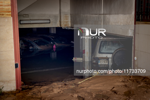 Thousands of volunteers participate in cleaning the areas affected by the floods of October 29 in Valencia. Towns such as Massanassa, Alfafa...