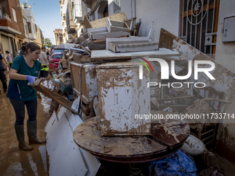 Thousands of volunteers participate in cleaning the areas affected by the floods of October 29 in Valencia. Towns such as Massanassa, Alfafa...