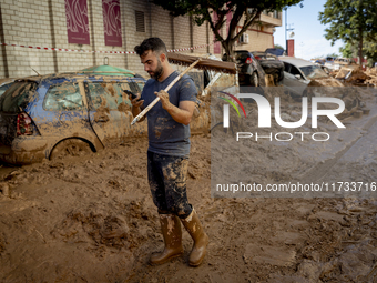 Thousands of volunteers participate in cleaning the areas affected by the floods of October 29 in Valencia. Towns such as Massanassa, Alfafa...