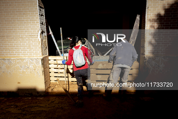 Thousands of volunteers participate in cleaning the areas affected by the floods of October 29 in Valencia. Towns such as Massanassa, Alfafa...