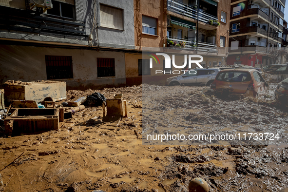 Thousands of volunteers participate in cleaning the areas affected by the floods of October 29 in Valencia. Towns such as Massanassa, Alfafa...