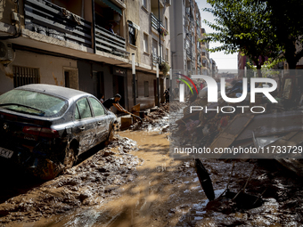 Thousands of volunteers participate in cleaning the areas affected by the floods of October 29 in Valencia. Towns such as Massanassa, Alfafa...