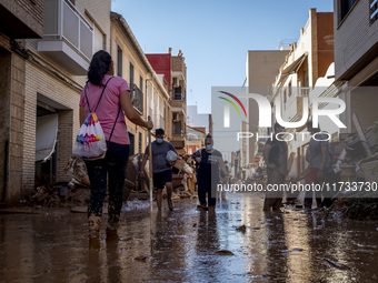 Thousands of volunteers participate in cleaning the areas affected by the floods of October 29 in Valencia. Towns such as Massanassa, Alfafa...